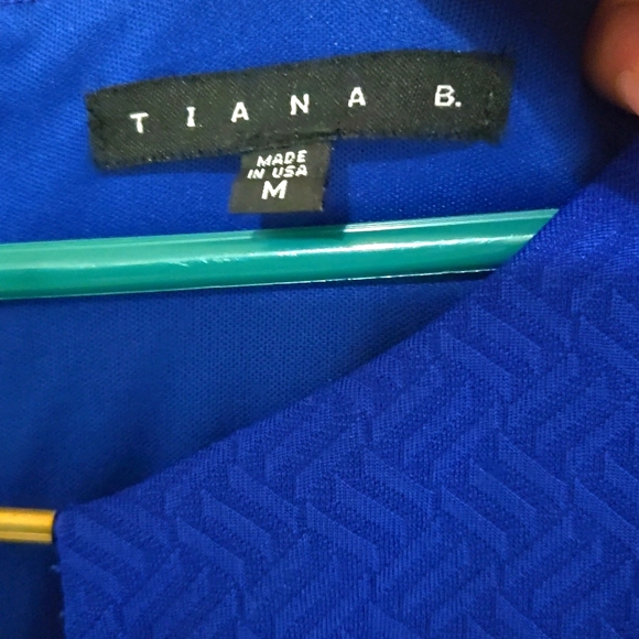 Dress - Picture 3 of 4